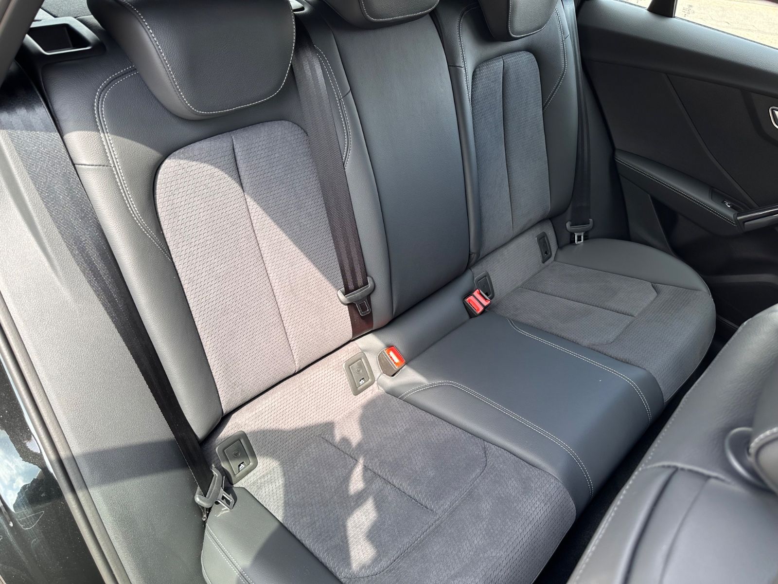 Fahrzeugabbildung Audi Q2 35 TDI S line S Tronic Matrix/Black/APP/Navi