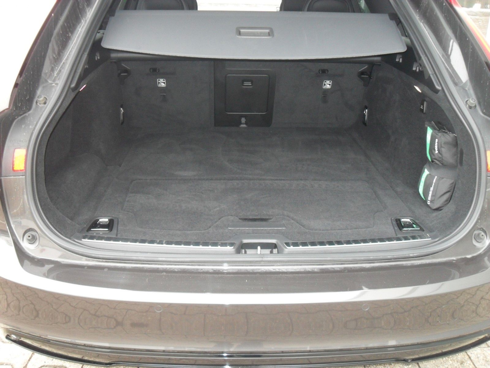 Fahrzeugabbildung Volvo V90 B4 Kombi Plus Dark | Standheizung / Timer