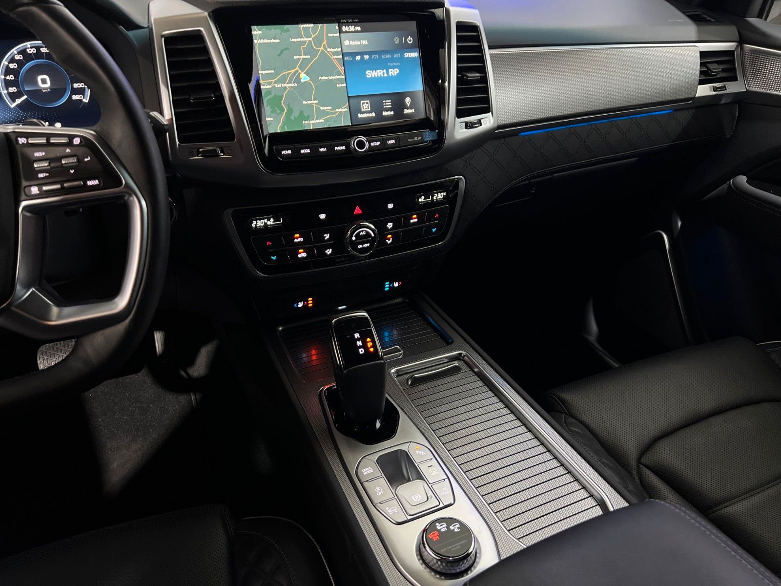 Fahrzeugabbildung Ssangyong REXTON Sapphire*AHK*360°*Sidesteps*Standheizung*