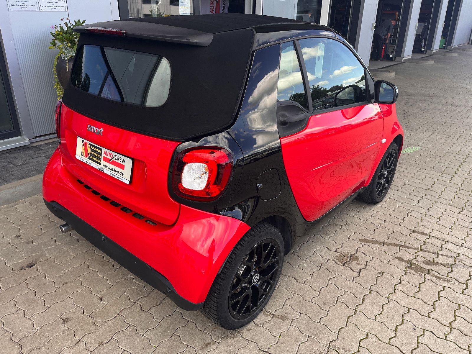 Fahrzeugabbildung Smart ForTwo Cabrio  66 kW Automatik / SHZ