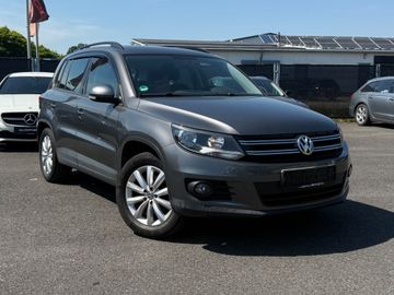 Volkswagen Tiguan - 1