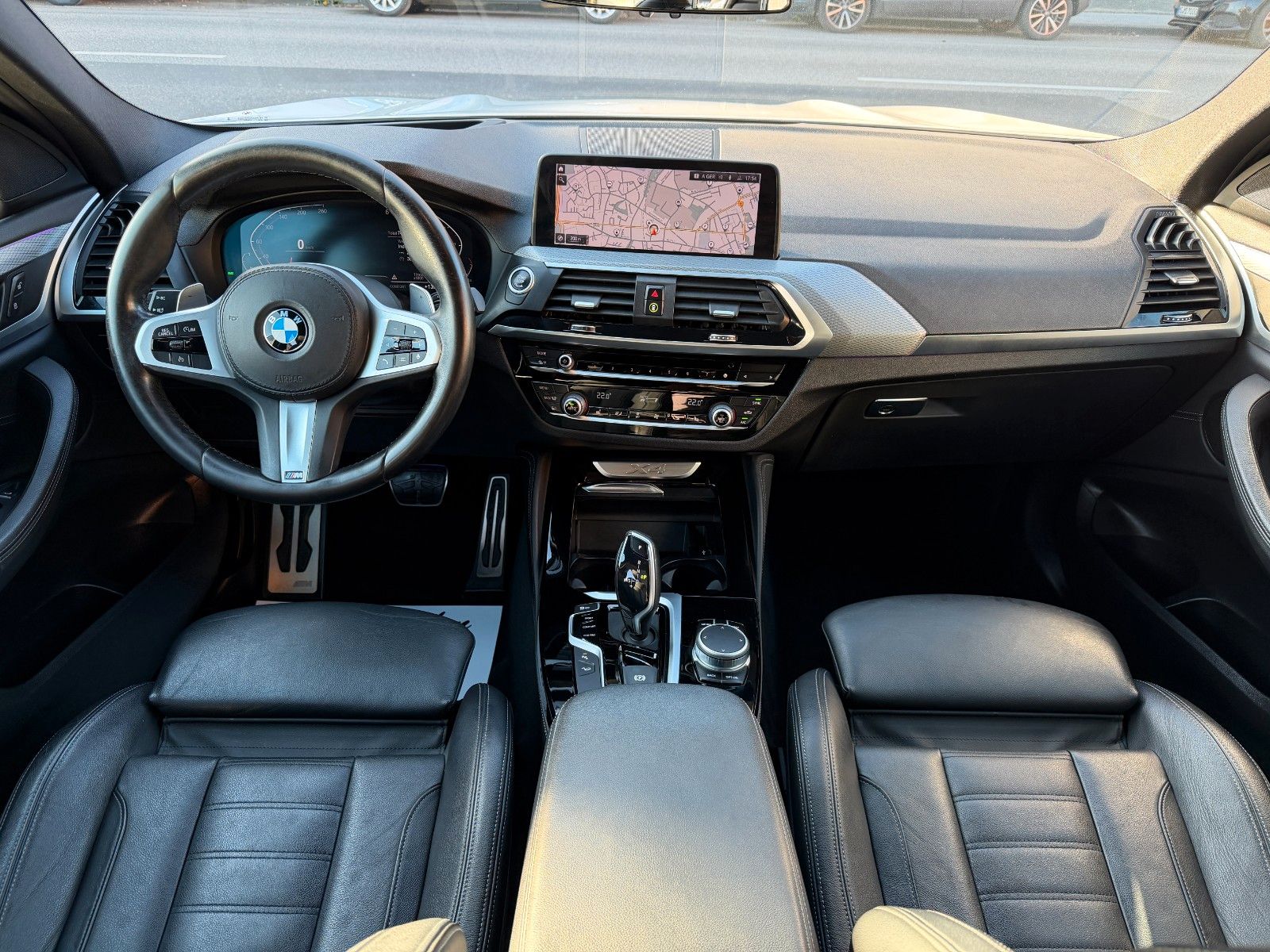 Fahrzeugabbildung BMW X4 xDrive 30 d M SPORT AHK NAVI LEDER 20 ZL. HUD