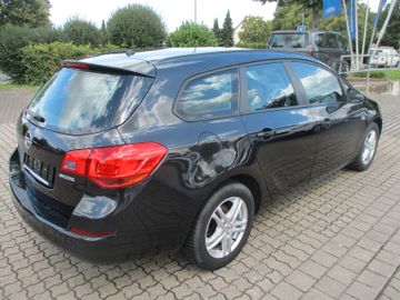 Opel Astra J Sports Tourer Selection Diesel