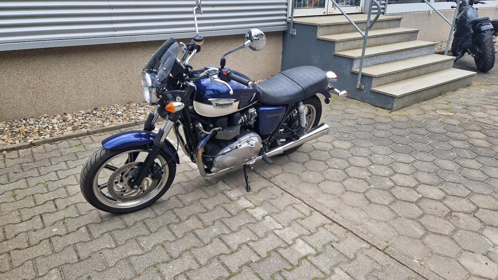 Triumph Bonneville SE