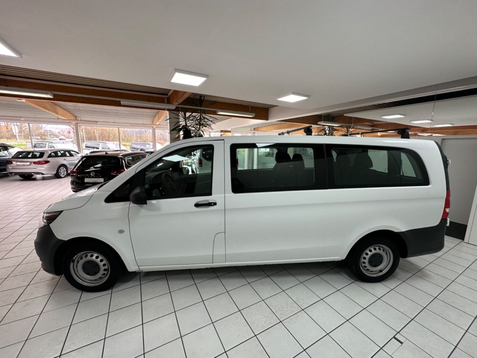 Fahrzeugabbildung Mercedes-Benz Vito Tourer Kombi 111 CDI Pro FWD extralang