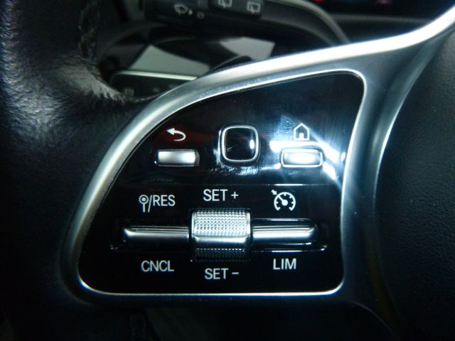 Fahrzeugabbildung Mercedes-Benz A 180 >AUT/NAVI/Sitzheiz/SR NEU<