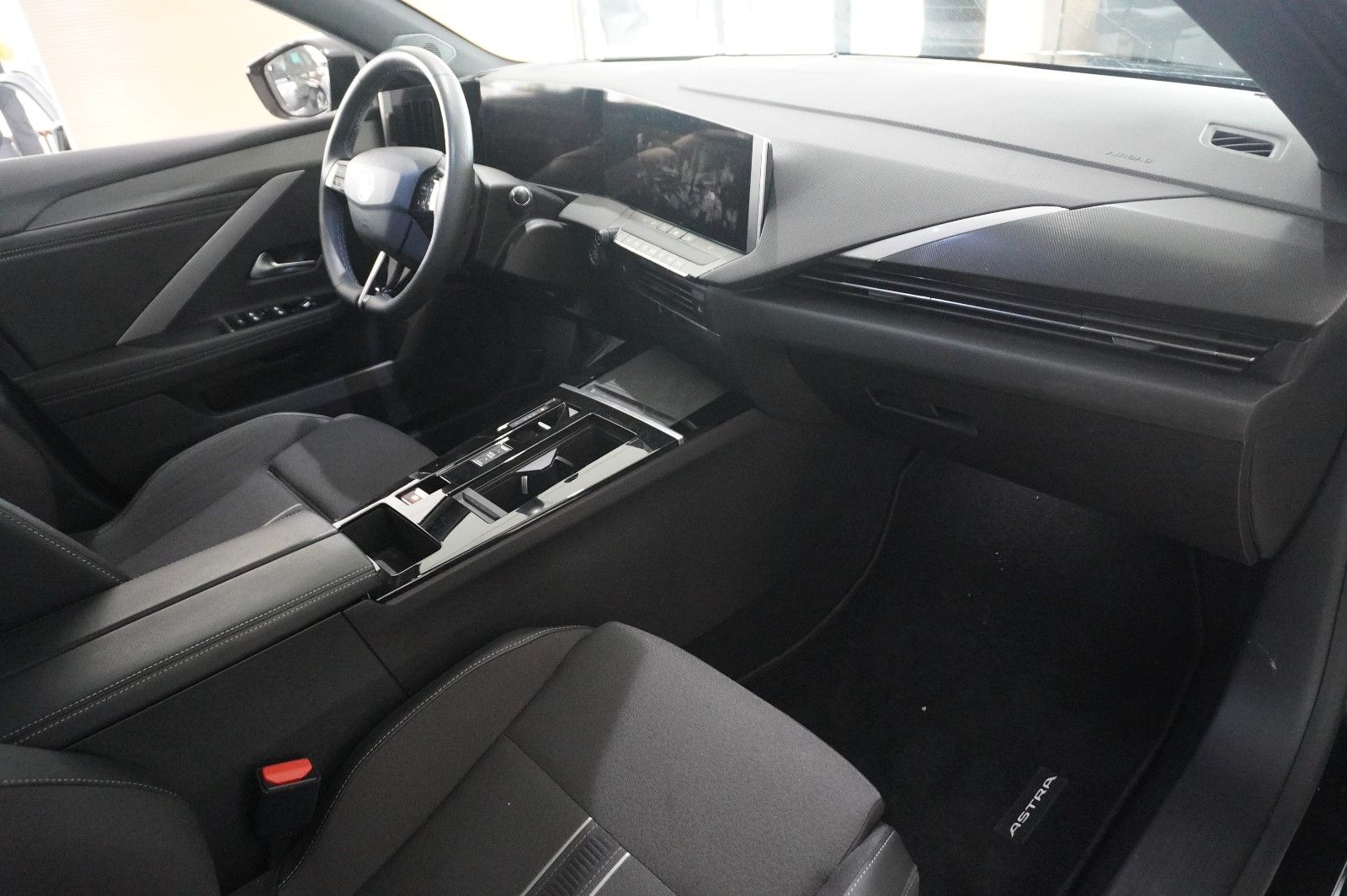 Fahrzeugabbildung Opel Astra L Lim. 1.6 HYBRID GS SPORT NAVI/LED/360°