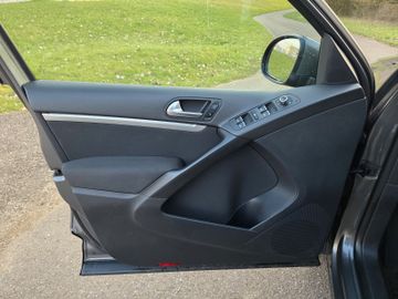 Volkswagen Tiguan - 10