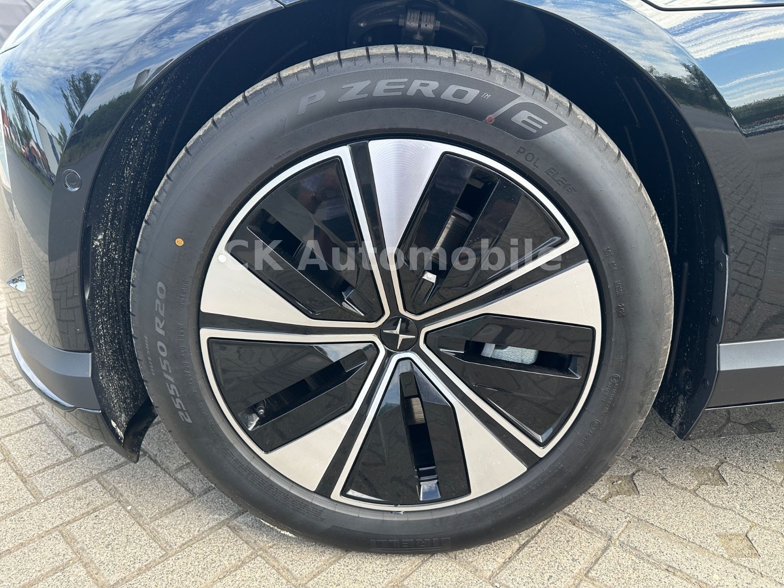 Fahrzeugabbildung Polestar 4 LRDM 400 kW Long Range Dual/Pano/Head-Up