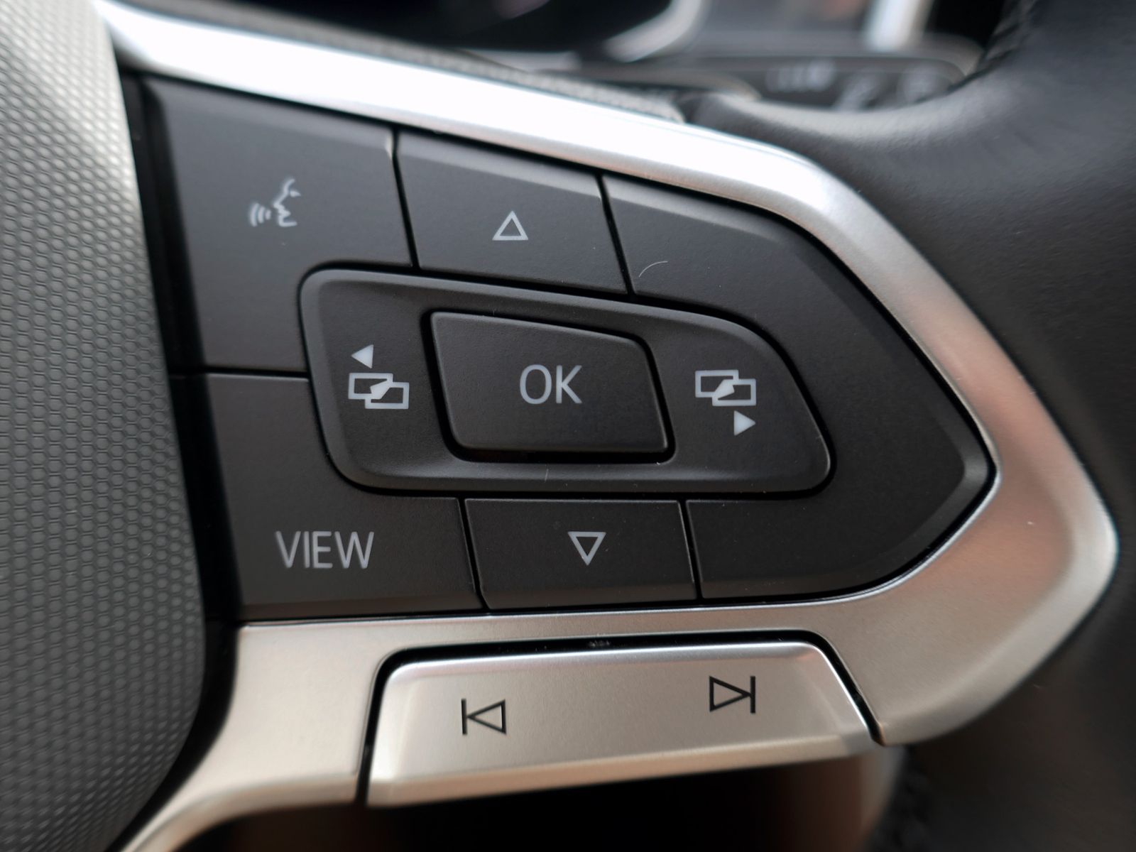 Fahrzeugabbildung Volkswagen T-Roc Style 1.5 TSI DSG | LED AHK RFK ACC