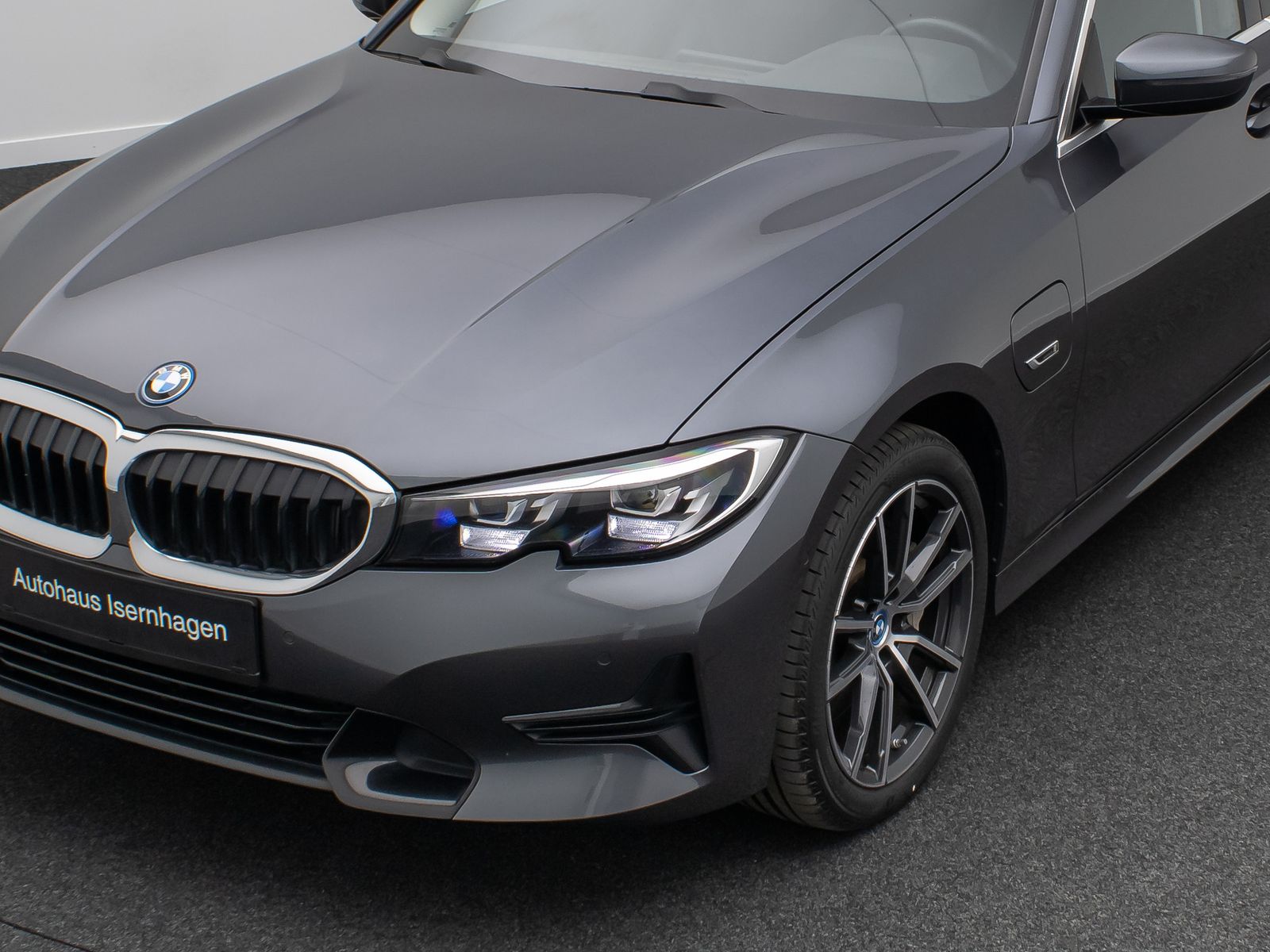 Fahrzeugabbildung BMW 330e xD Sport Line DAB Kamera AHK Alarm 18Zoll