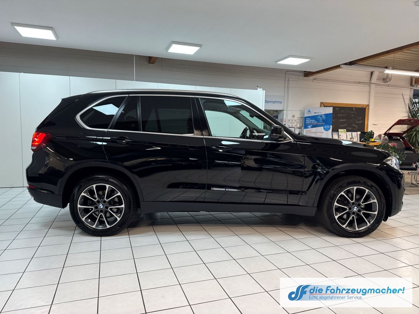 Fahrzeugabbildung BMW X5 xDrive 30 d HUD AHK-klappbar Navi Leder Memor