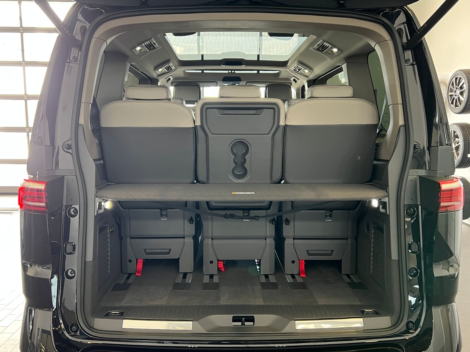 Fahrzeugabbildung Volkswagen T7 Multivan Style 2.0 TDI DSG *AHK, IQ.Light, Pa