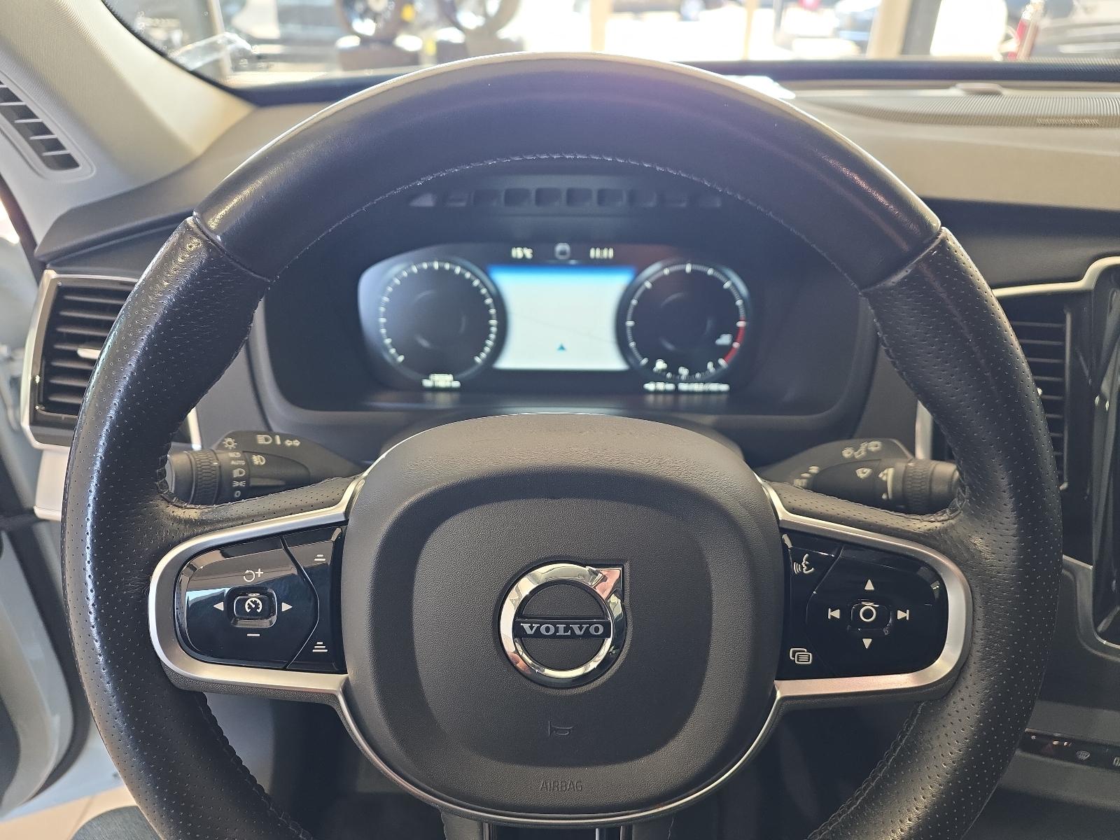 Volvo XC90 D5 Momentum AWD AHK Pano FourC 360° WinterP