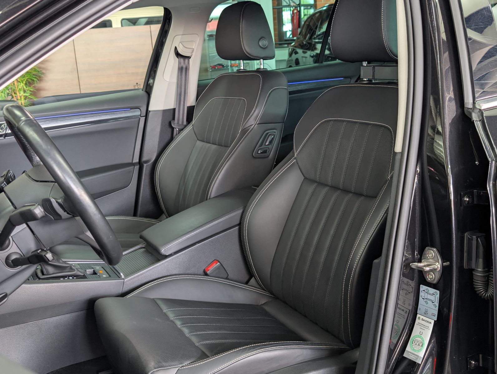 Fahrzeugabbildung SKODA Superb Premium Edition 2.0 TDI ACC VIRT MASSAGE