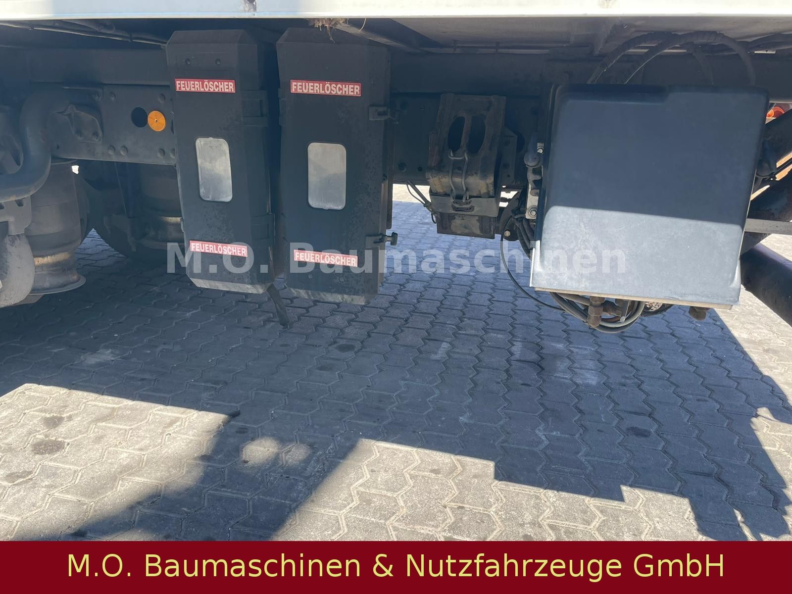 Fahrzeugabbildung Mercedes-Benz 1222 L / Ladebordwand / Thermoking VM-400 D /AC