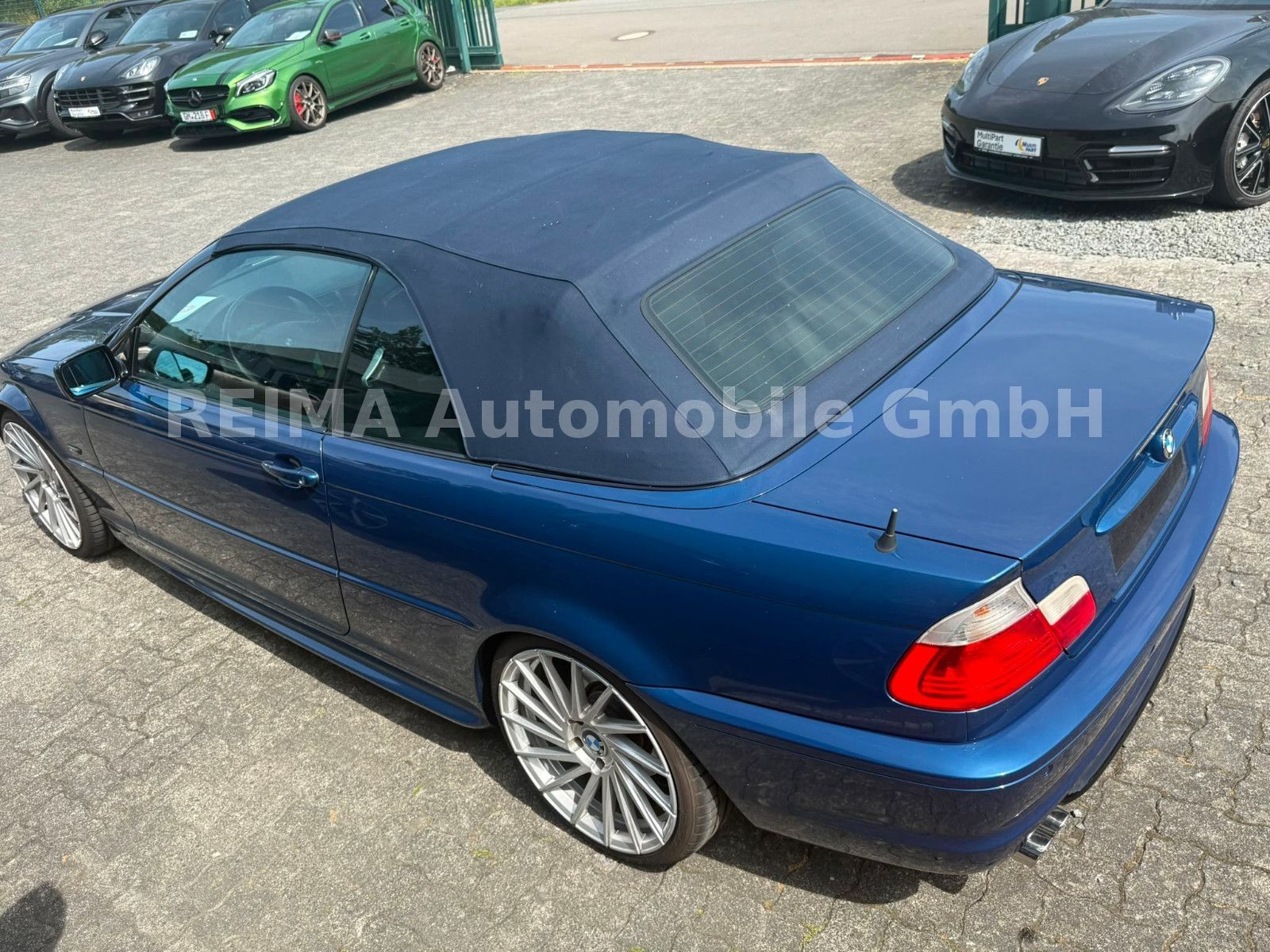 Fahrzeugabbildung BMW 320i Cabrio M-Sport Paket,