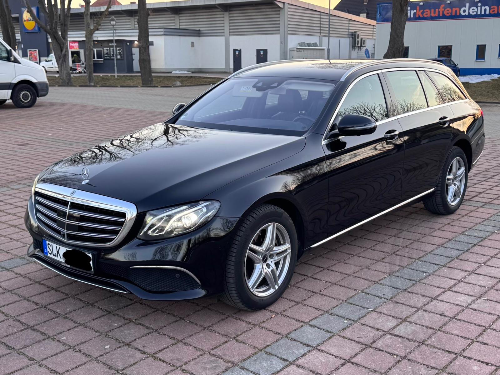 Mercedes-Benz E 220/4-Matik/TOP ZU/360cam/Luxury/8Fach Bereift