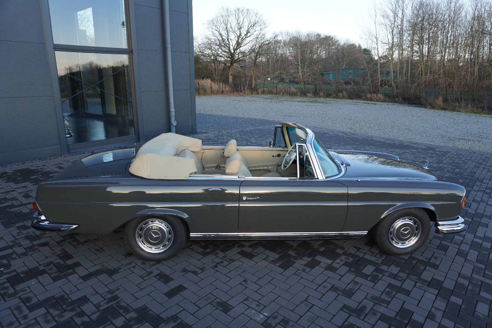 Fahrzeugabbildung Mercedes-Benz 280 SE 3,5 Cabriolet Conversion