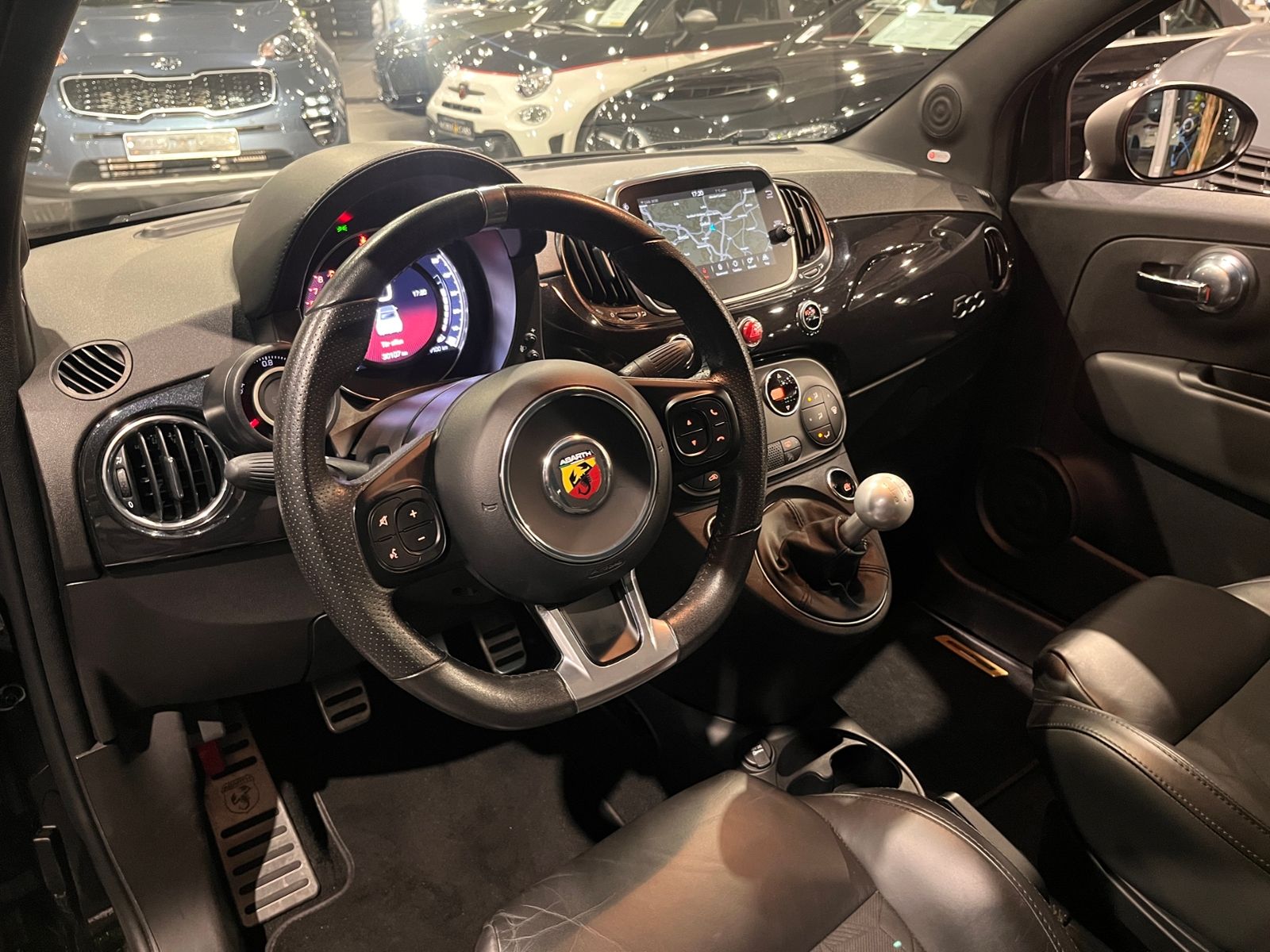 Fahrzeugabbildung Abarth 595C Scorpioneoro Turismo - 2000 Stk weltweit!