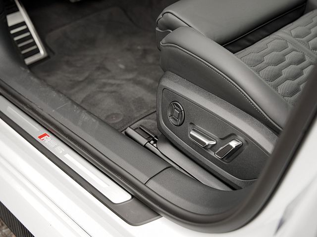 Fahrzeugabbildung Audi RS6 Avant 4.0 TFSI quattro NAVI ACC HUD B&O PANO