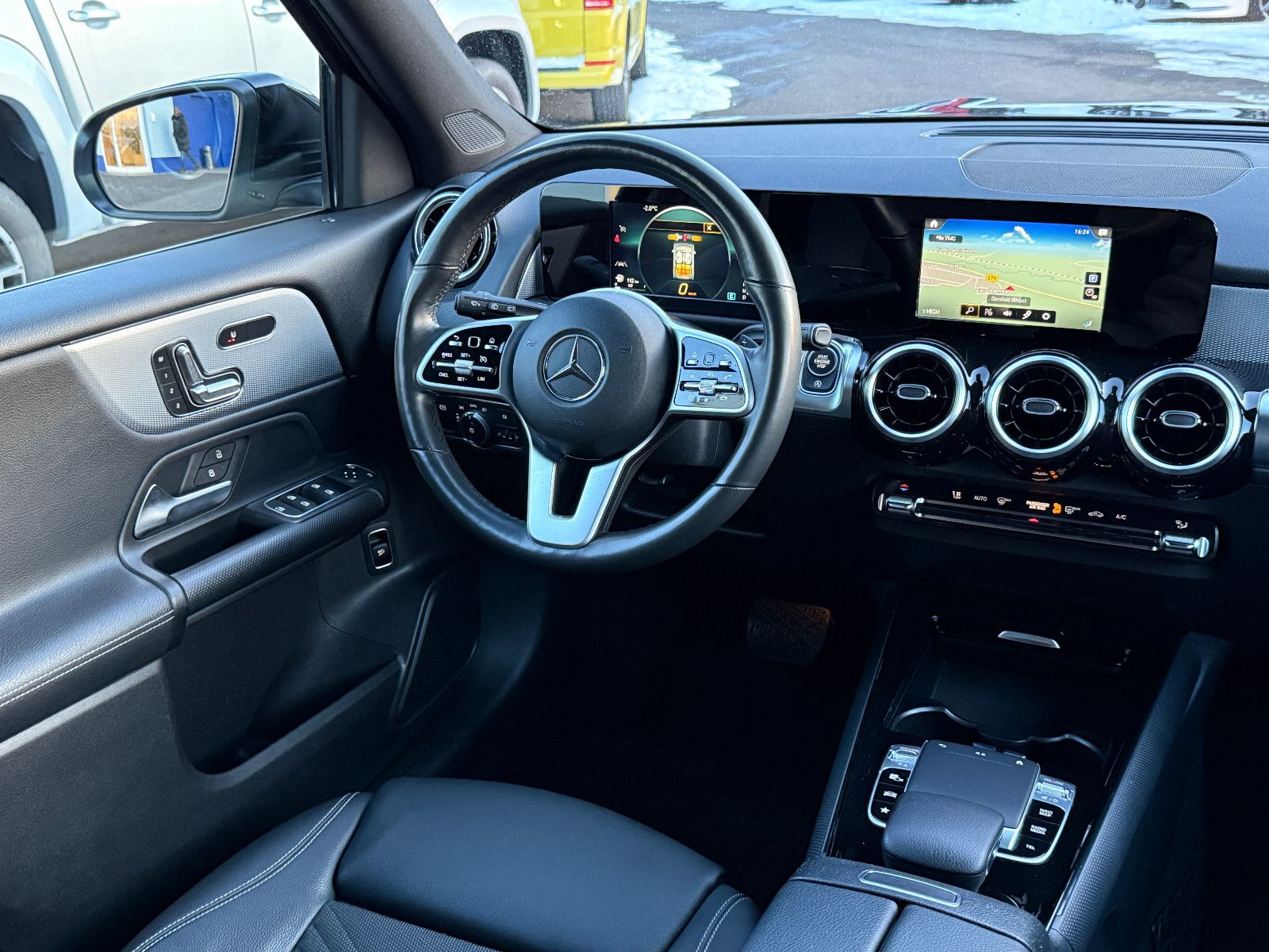 Fahrzeugabbildung Mercedes-Benz GLB 220d 4Matic Aut AHK DAB Navi Memory SHZ PDC