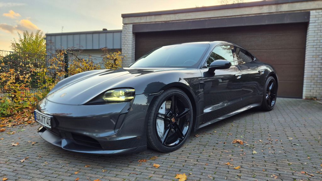 PORSCHE Taycan 2020