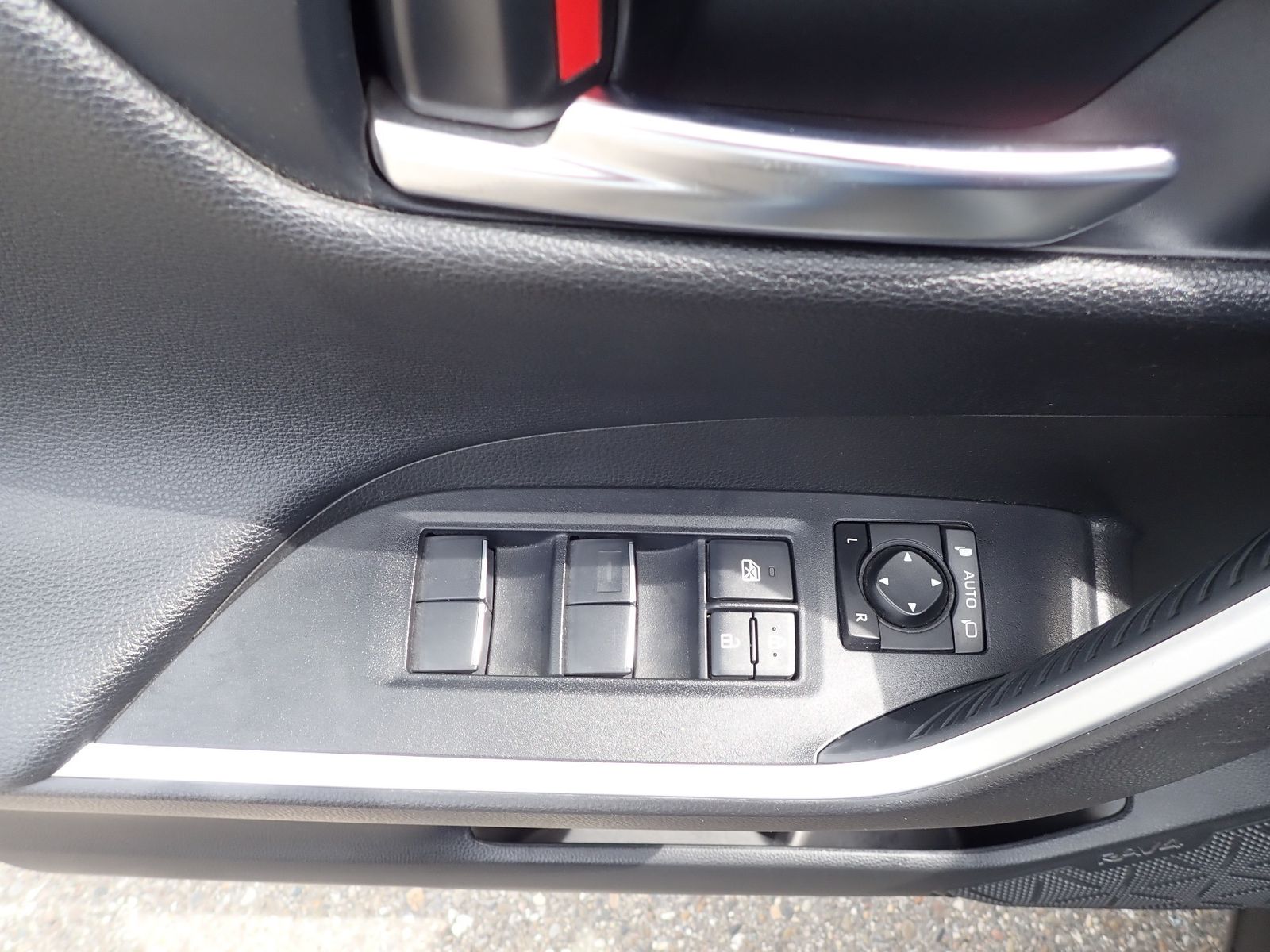 Fahrzeugabbildung Toyota RAV 4 Hybrid 4x2 Team Deutschland/NAVI/WKR/SH