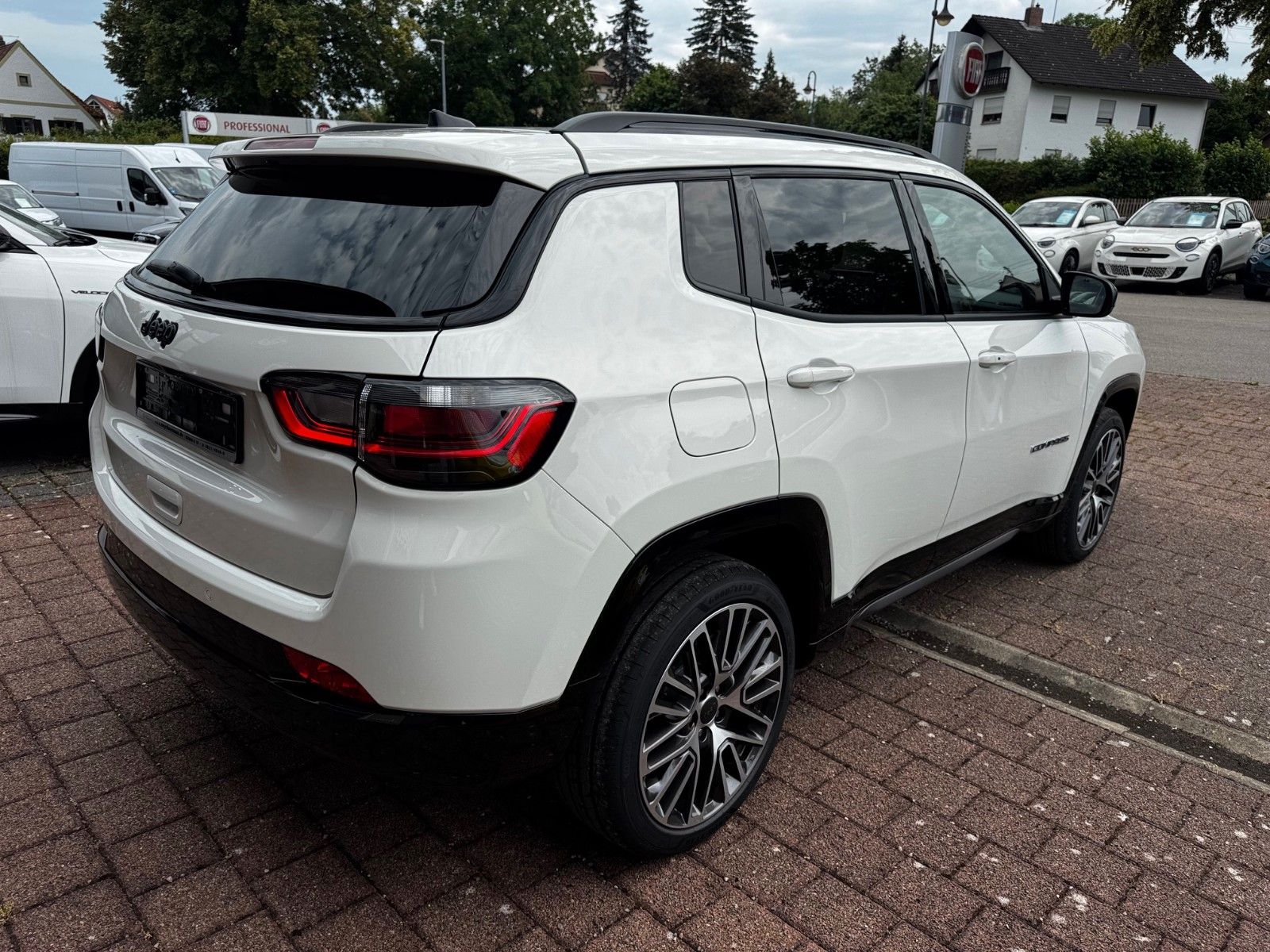 Fahrzeugabbildung Jeep Compass 1.5l GSE T4 48V Summit NAVI ACC KAMERA