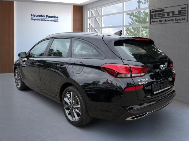 Fahrzeugabbildung Hyundai i30 1.5 cw Trend +KLIMA+NAVI+PDC+RFK+DAB+UVM+