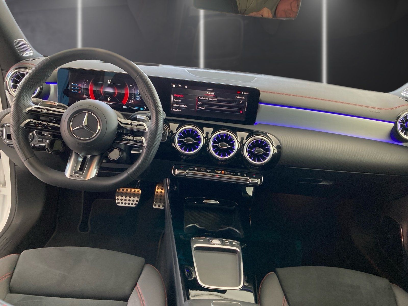 Fahrzeugabbildung Mercedes-Benz CLA 35 AMG 4M*Aero*Pano*HUD*Burm*STDHZG*Dist*360
