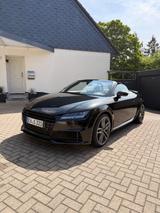 Audi TTs Roadster quattro  - schwarze Audi TTS