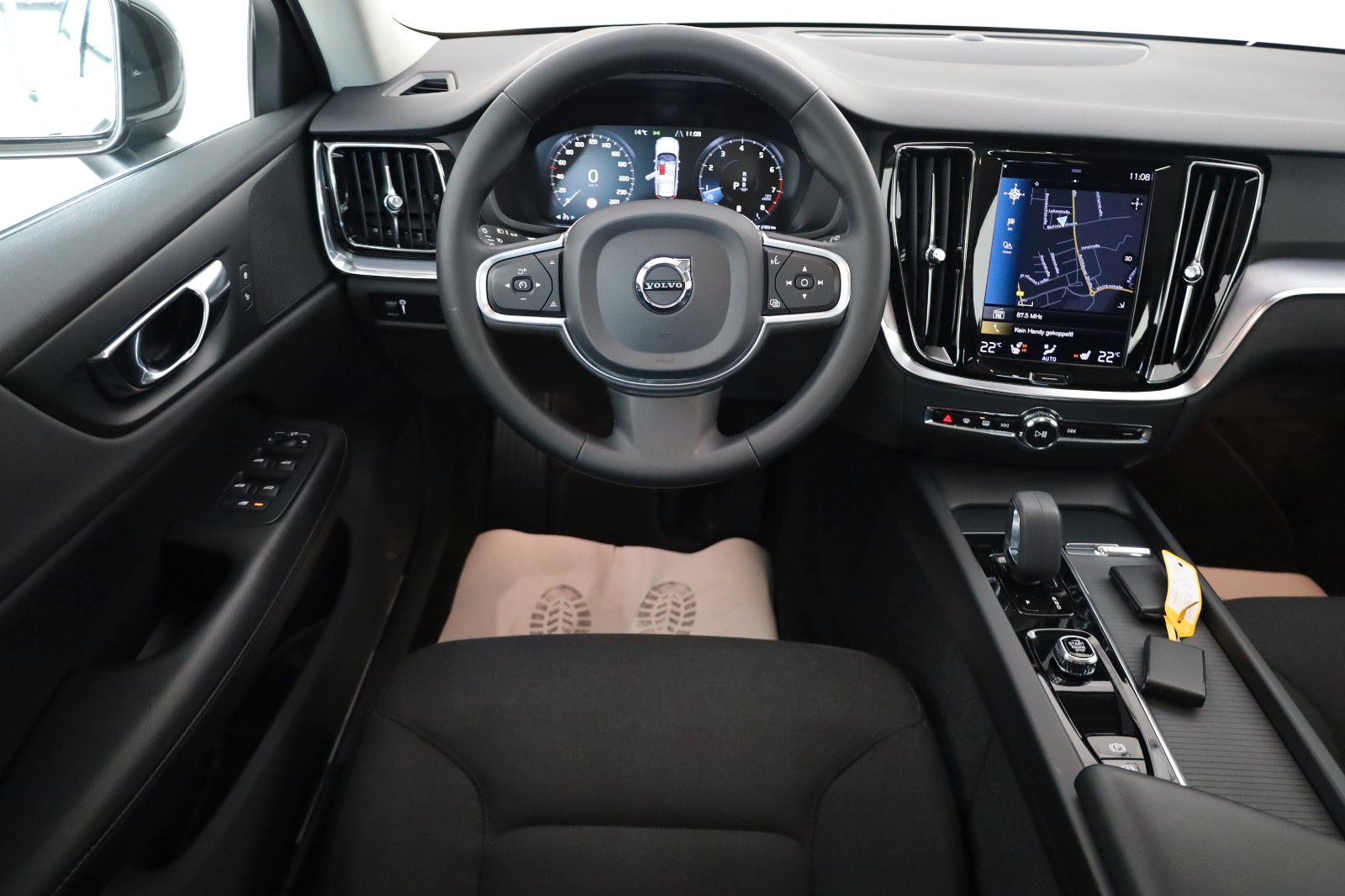 Fahrzeugabbildung Volvo V60 Kombi Momentum Pro,Aut.,Navi,Kamera, AHK el.