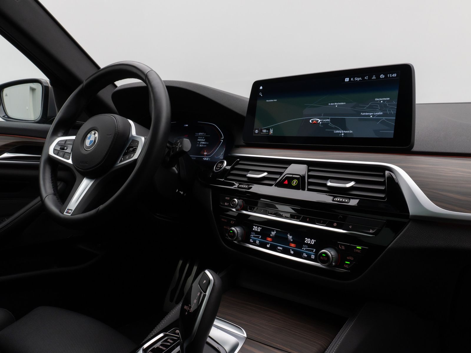 Fahrzeugabbildung BMW 530d xD M Sport Individual Panorama HUD 20Zoll