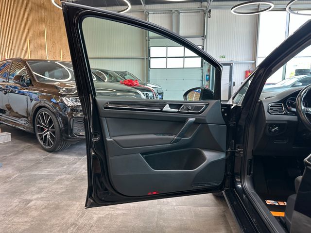 Volkswagen Golf *ACC*NAV*PDC*SitzHZ*2-ZONEN*ALCANTARA*AHK*