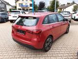 Mercedes-Benz B 180 d Klima SH Navi Kamera LED - Mercedes-Benz B 180: Rot, Metallic