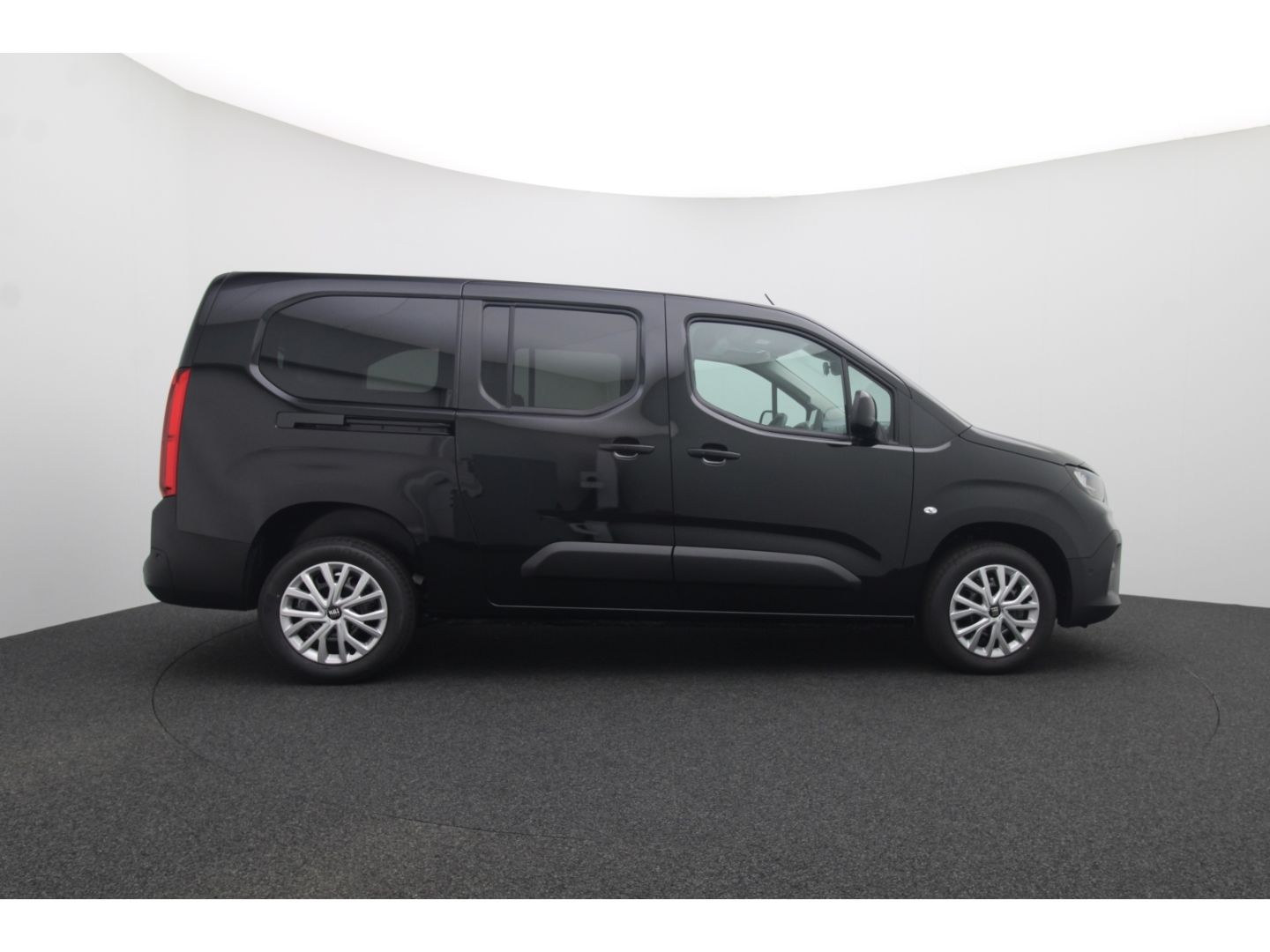 Fahrzeugabbildung Fiat Doblo Kombi L2 1.5 Diesel 96 kW Navigation