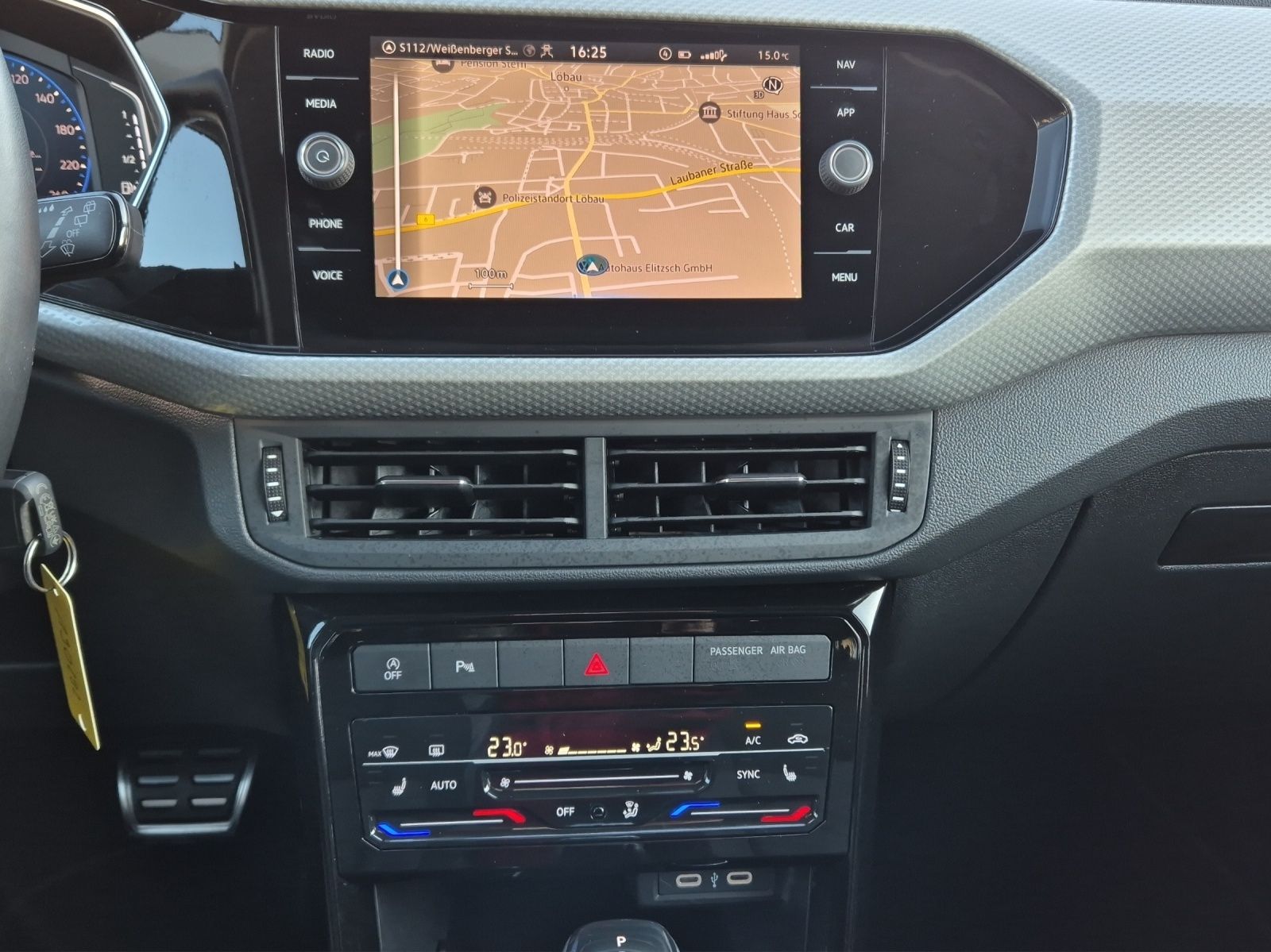 Fahrzeugabbildung Volkswagen T-Cross 1.0 TSI Move DSG LED AHK ACC Navi RearVi