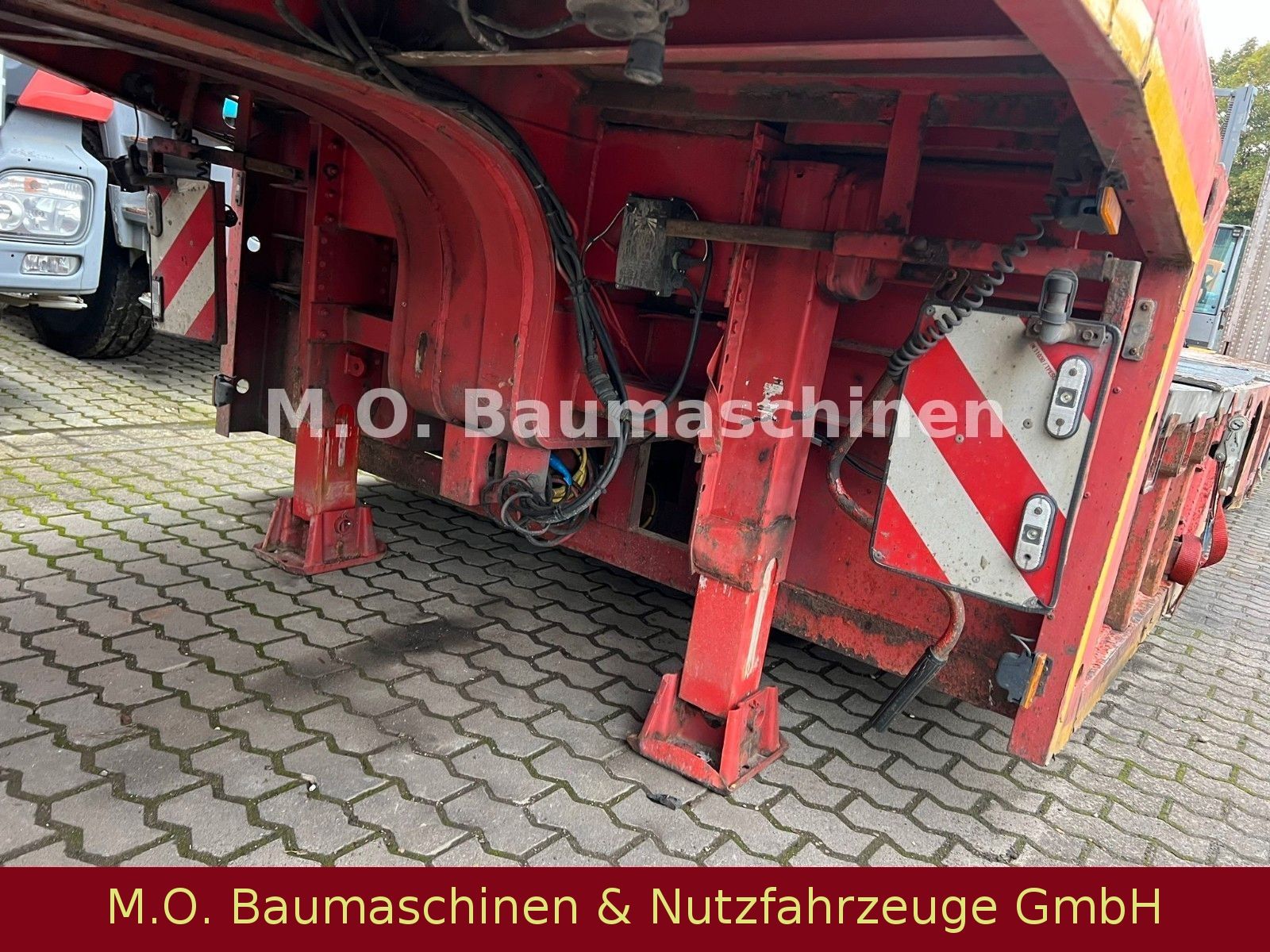 Fahrzeugabbildung LinTrailers 4 LSDU 18-40 / 4 Achser / Luftgefedert /