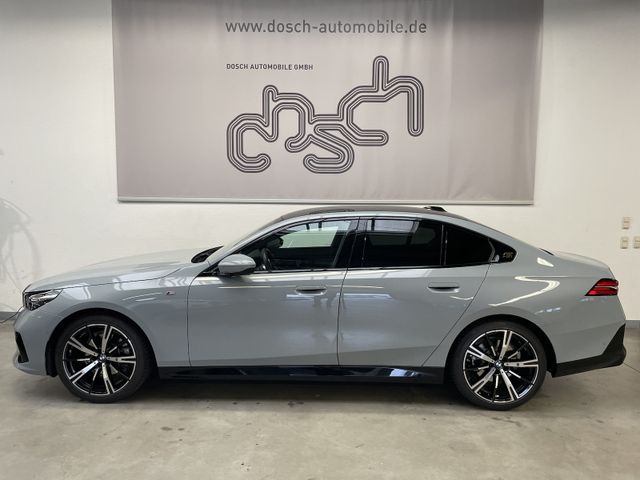 BMW 520dA M Sport /HARM-KARDON/PANO/KEYLESS/ICONIC