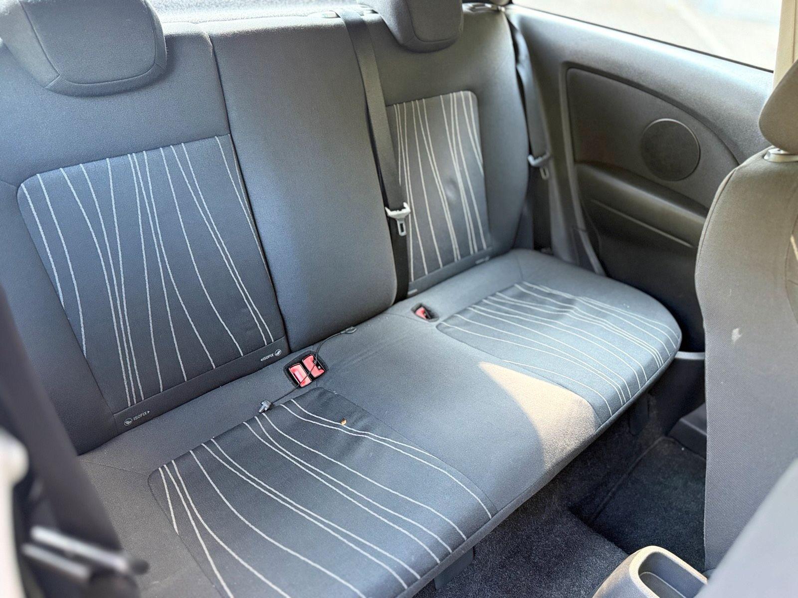 Ford Focus 2009 — interior