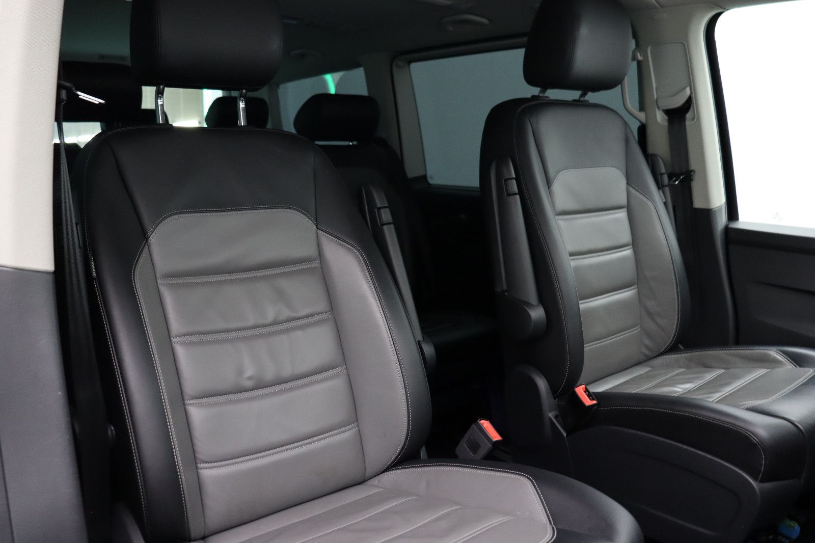 Fahrzeugabbildung Volkswagen T6.1 Multivan Highline 4MOTION Standheizung ACC