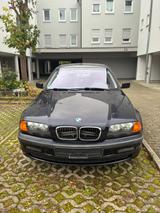 BMW 323i - - BMW 323: 5 Türen