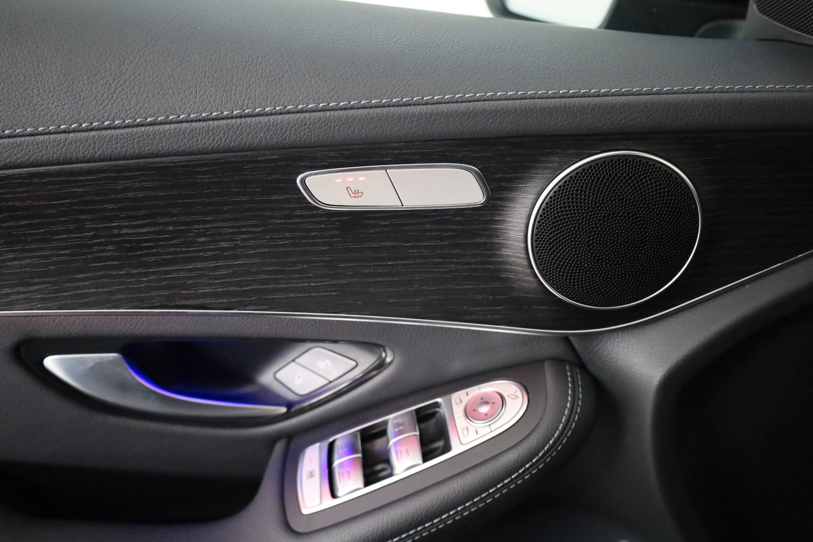 Fahrzeugabbildung Mercedes-Benz GLC 300e Coupe 4M,Leder,Navi,LED,GSD,360Kamera