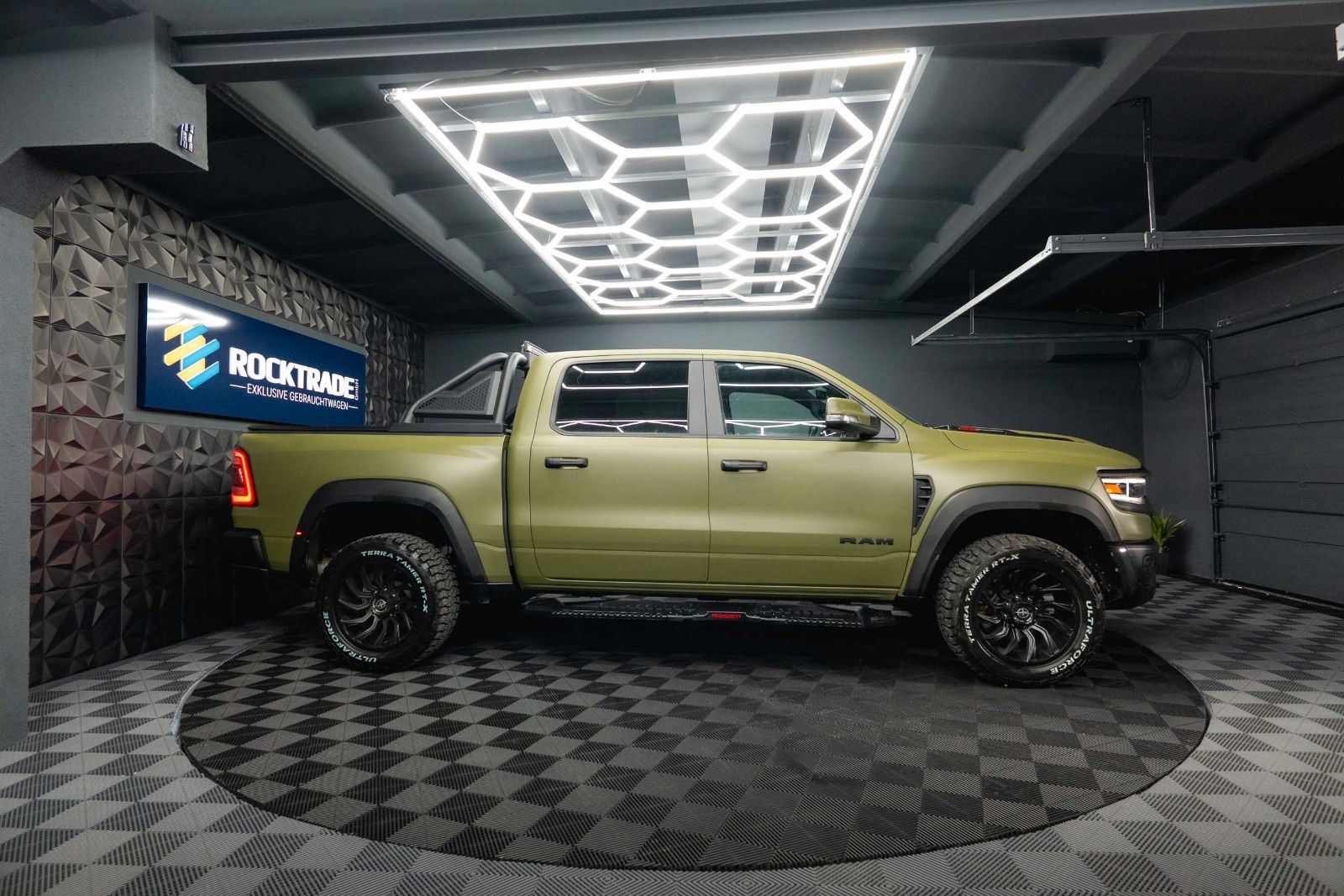 Fahrzeugabbildung Dodge RAM 5.7 V8 HEMI 4x4 LARAMIE OFFROAD TRX Styling