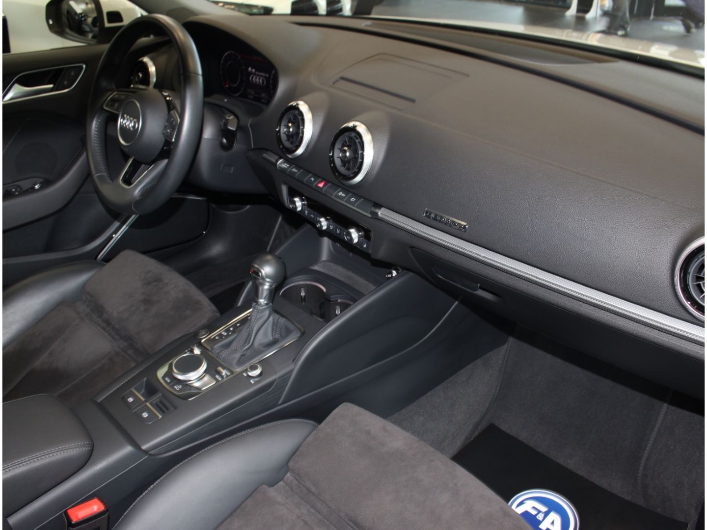 Fahrzeugabbildung Audi A3 Sportback 40 TFSI quattro S Line PNRM*LED*B&O