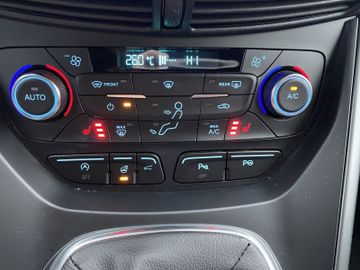 Bild 17 Ford Kuga NAVI/SHZ+LHZ/BHZ.Fronts/2-Zonen KLIMA/PDC