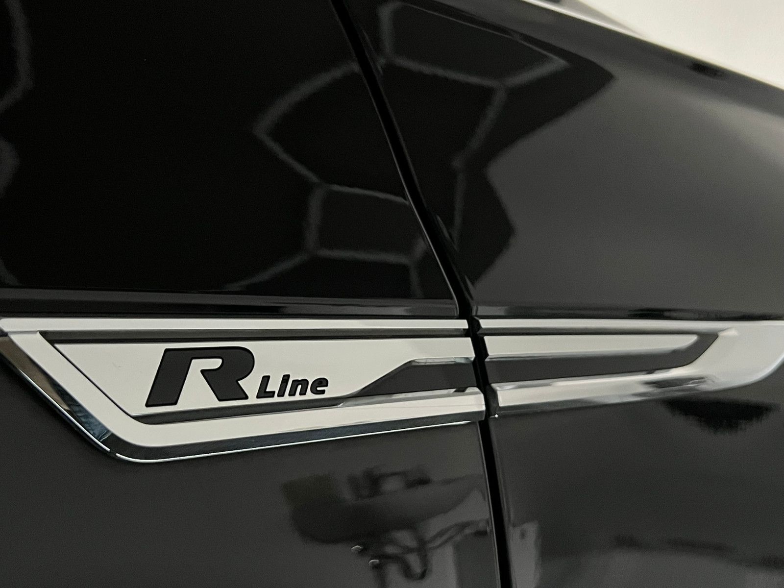 Fahrzeugabbildung Volkswagen Touareg R-Line 4Motion/PANO/AHK/MATRIX/BLACK OP.