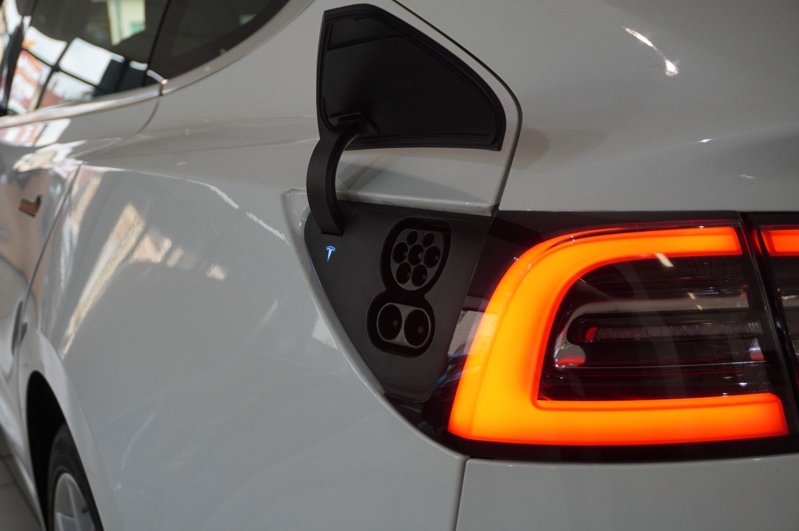 Fahrzeugabbildung Tesla Model 3 Standard Range Plus NAVI/KAMERA/SH/PANO