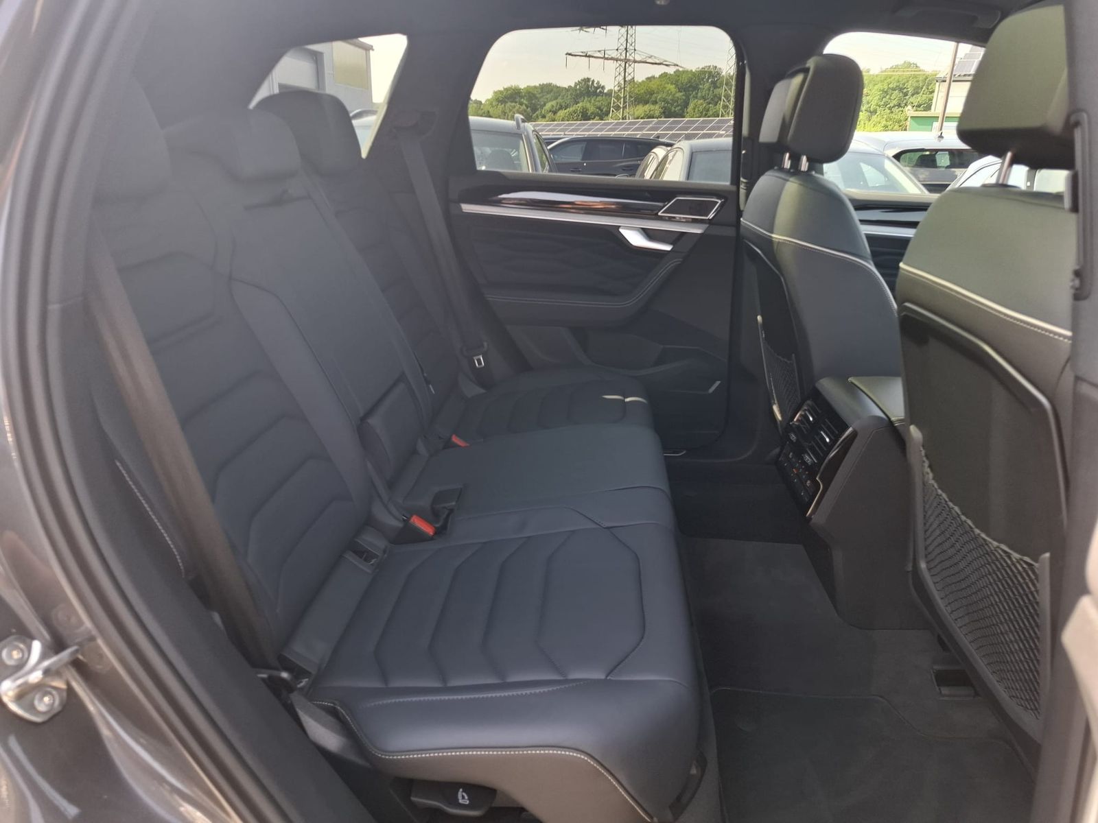 Fahrzeugabbildung Volkswagen Touareg 3.0TDI 4M R-Line VOLL Black 22" UPE 114T